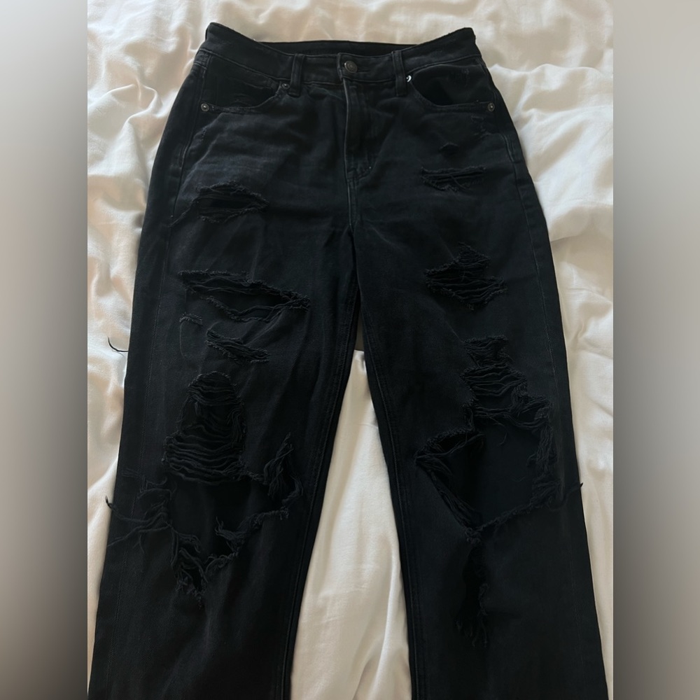 AMERICAN EAGLE BLACK RIPPED JEANS
